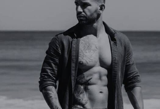 masajista masculino sevilla cuerpo atletico playa