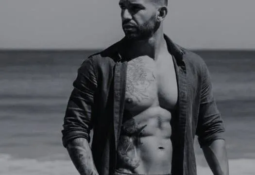 masajista masculino sevilla cuerpo atletico playa