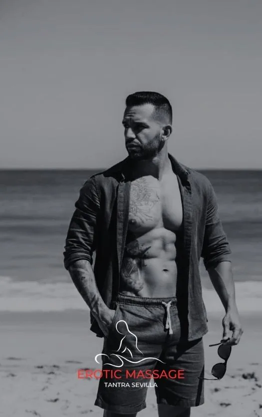 masajista masculino sevilla cuerpo atletico playa