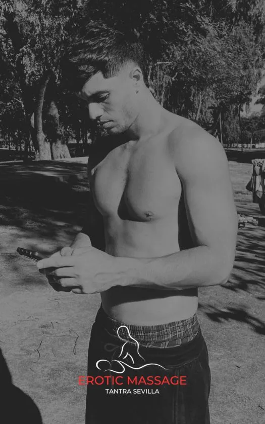 masajista erótico masculino en Sevilla a domicilio